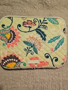 Vera Bradley Quilted Book Tablet Sleeve Mint Flowers